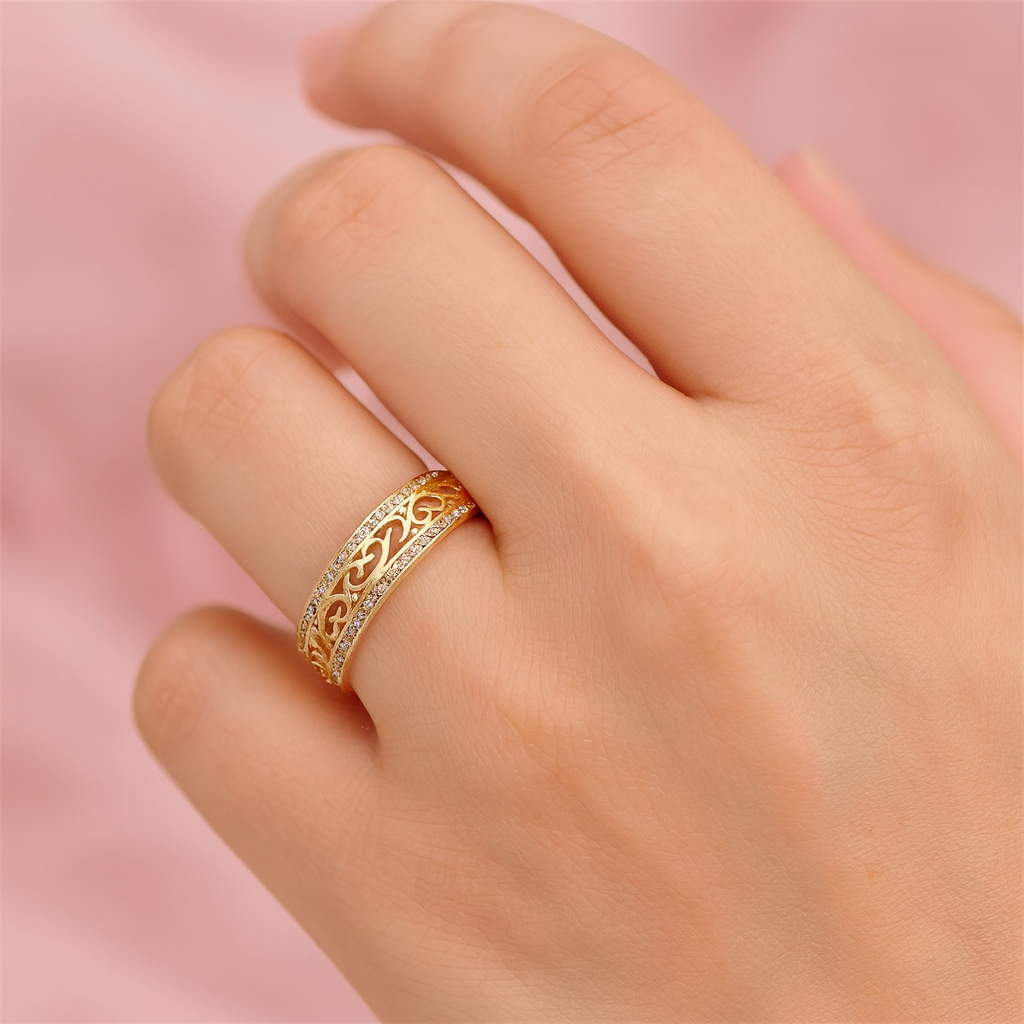 Karin – Anello dorato liscio e cavo