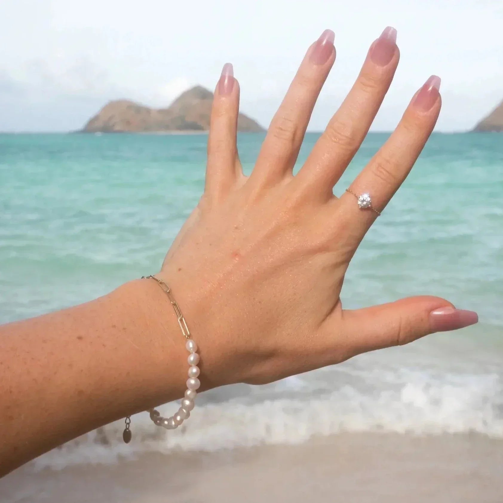 Livia – Collana dorata delicata con struttura a maglie