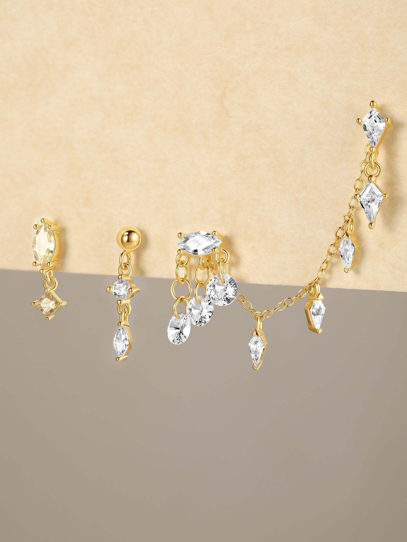 Elizabeth – Orecchini in oro dalla forma classica.