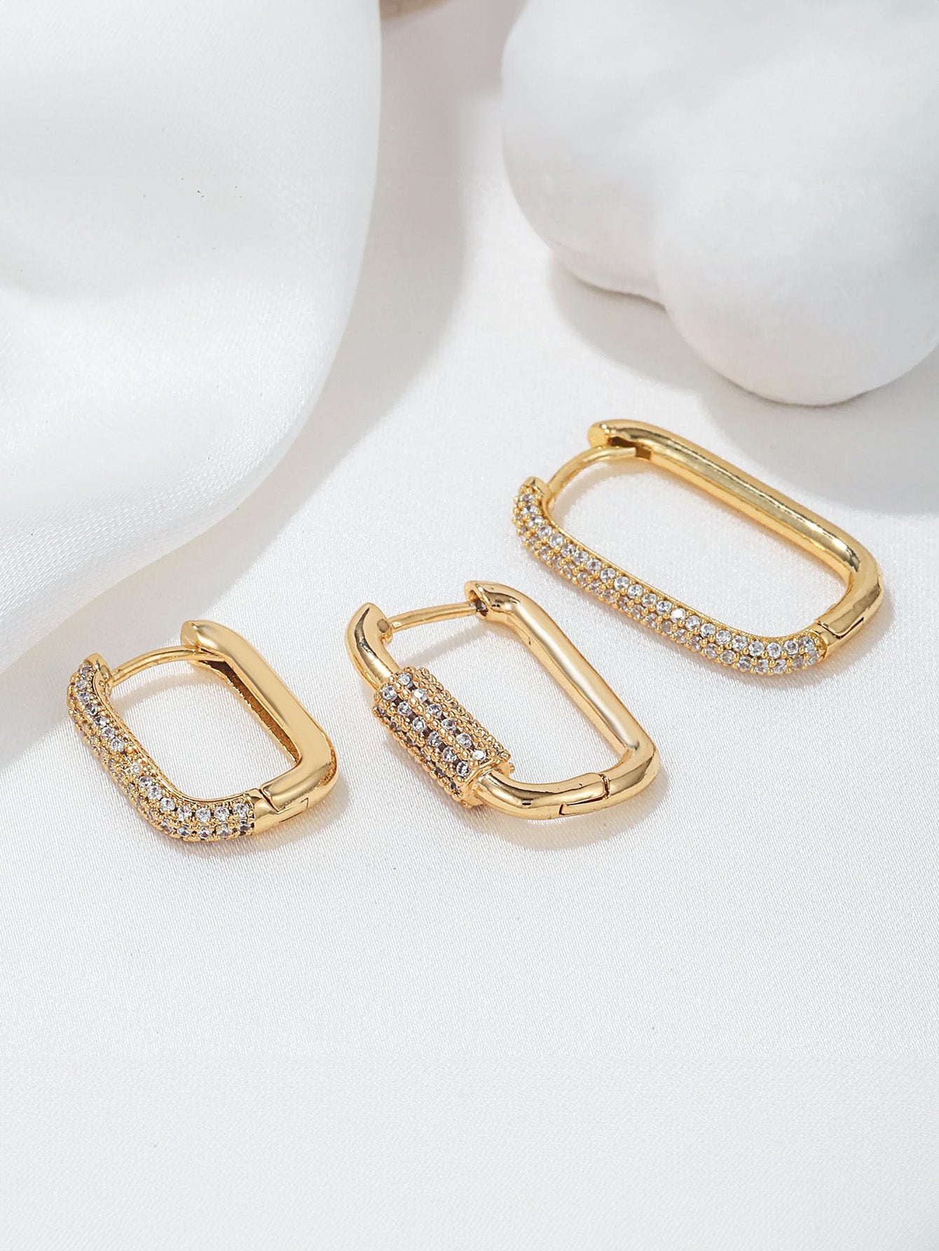 Lara - Orecchini in oro con una delicata curva