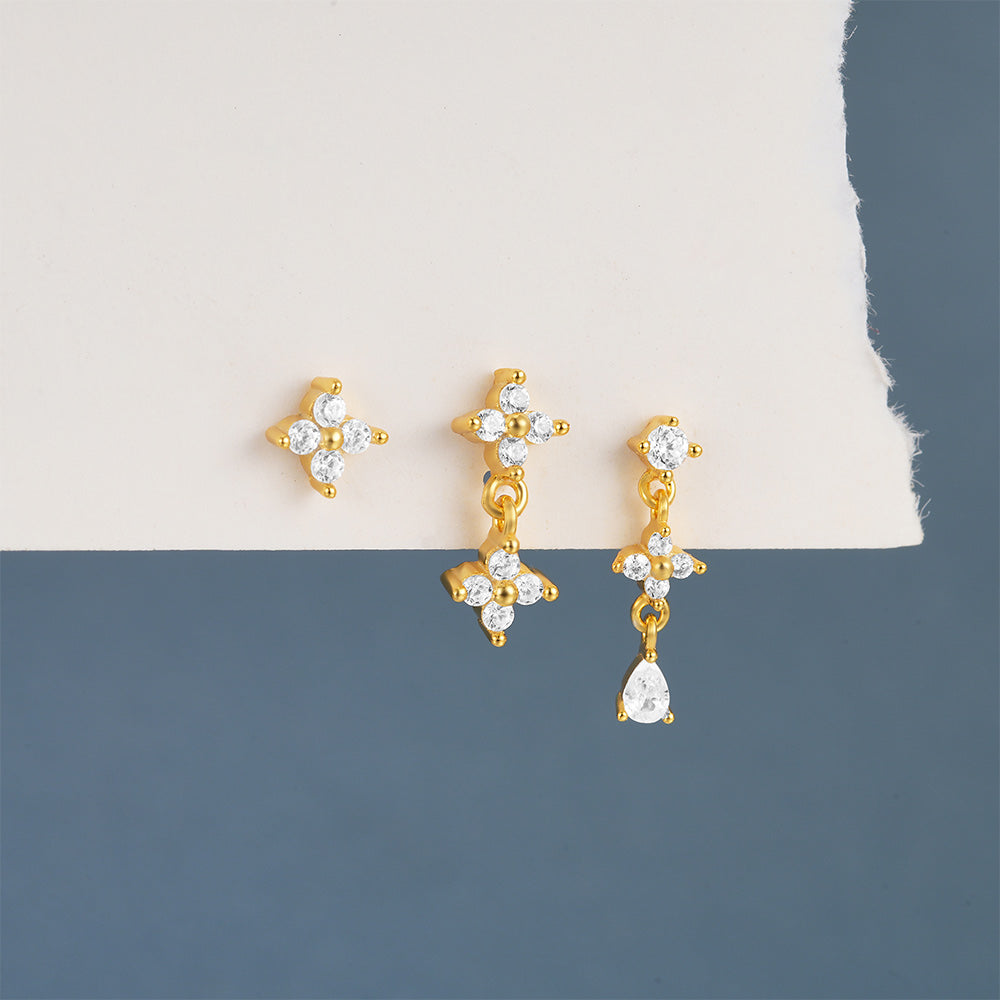 Anika – Orecchini in oro dal movimento delicato.