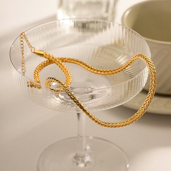 Kateřina – Un delicato bracciale in oro dal design semplice.