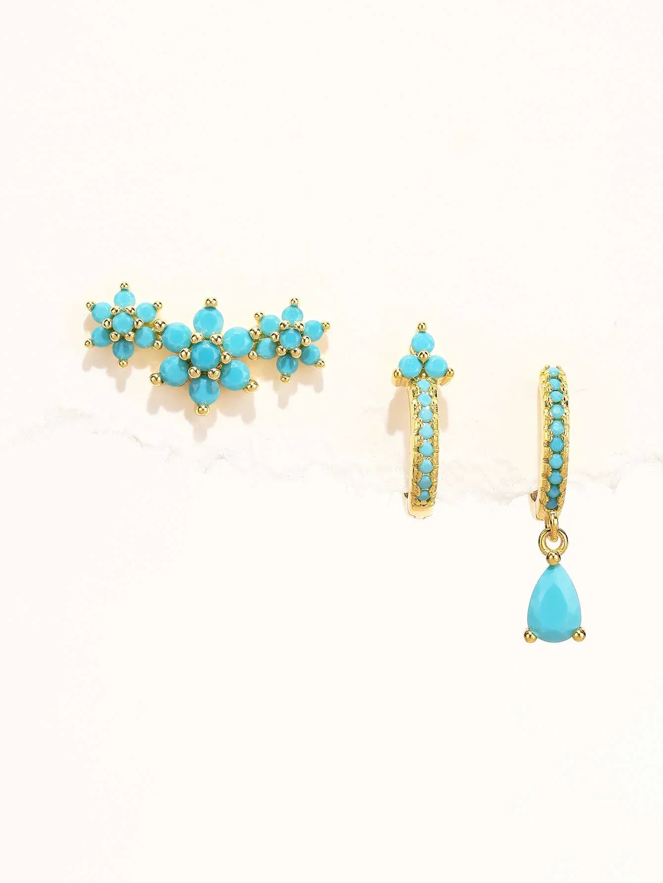 Orecchini in oro con una moderna silhouette in stile Vittoriano-Anna.