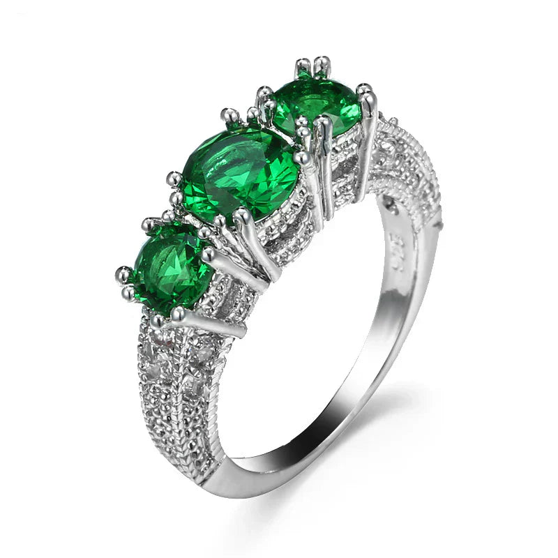 Emilie – Anello in argento con pietra verde.