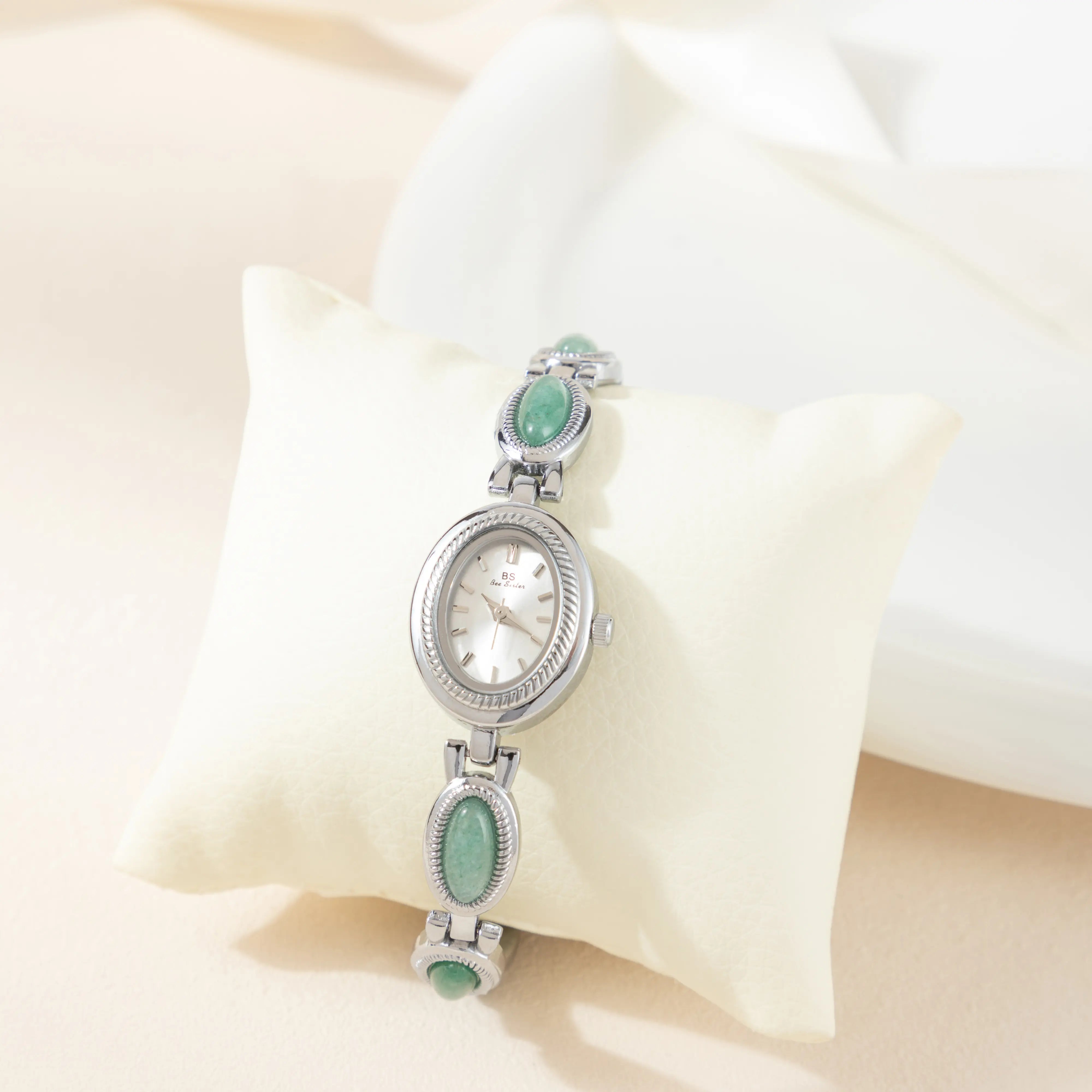 Klára – Orologio d’oro con quadrante allungato.