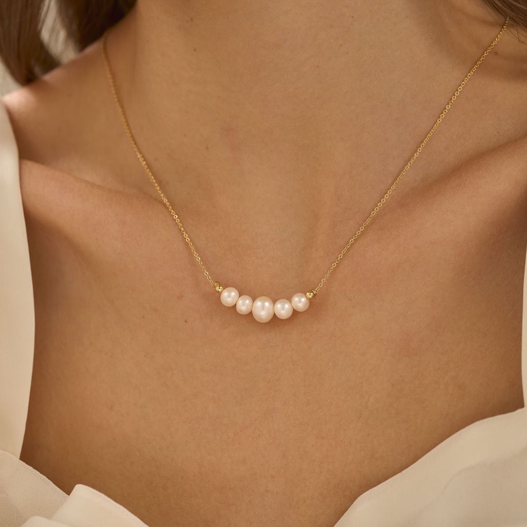 Juliana – Collana dorata dalla struttura minimalista