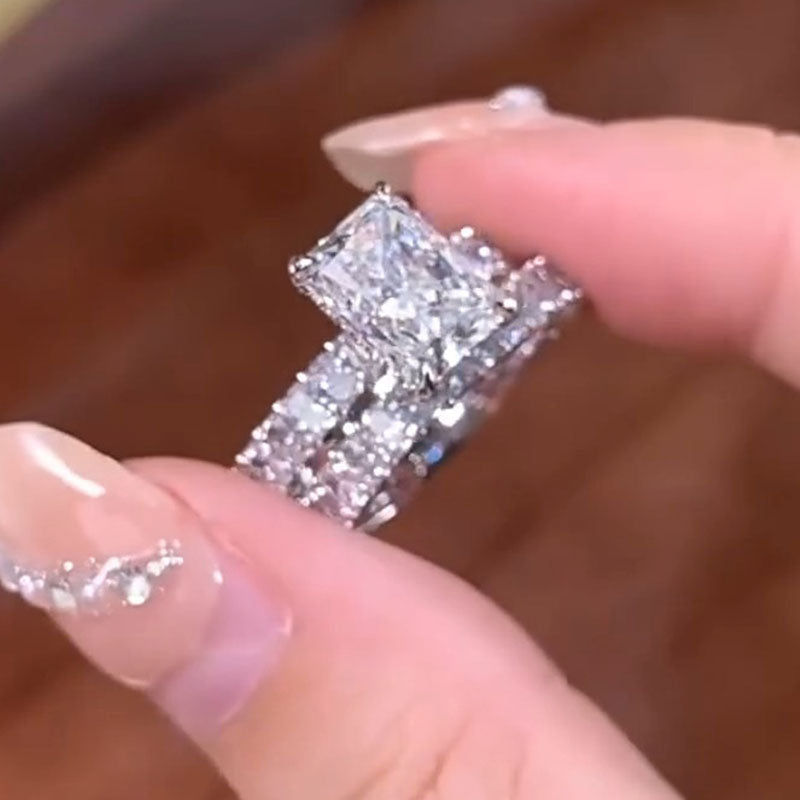 Kateřina – Anello di diamanti con caratteristico taglio baguette.