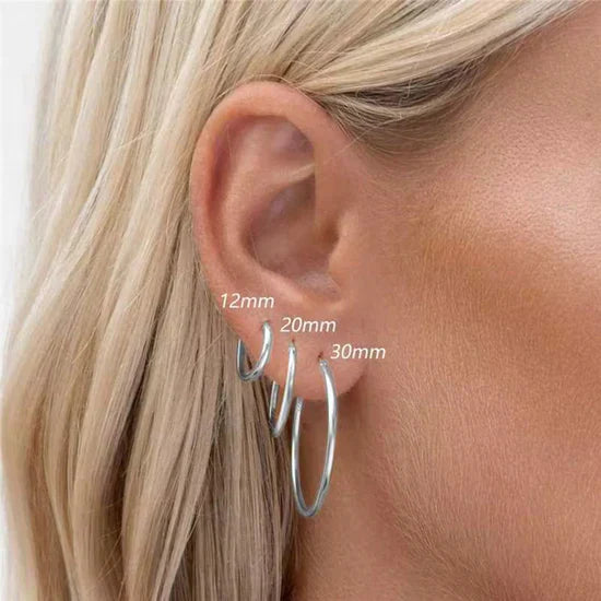 Sabina – Orecchini in oro dalla struttura lucida.