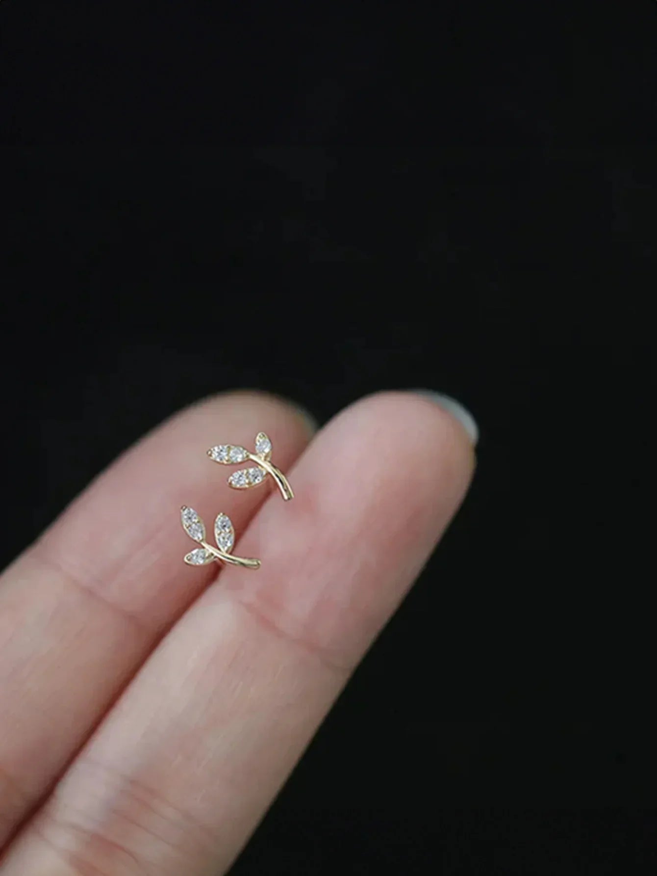 Carina – Orecchini in oro dalla lucentezza delicata.