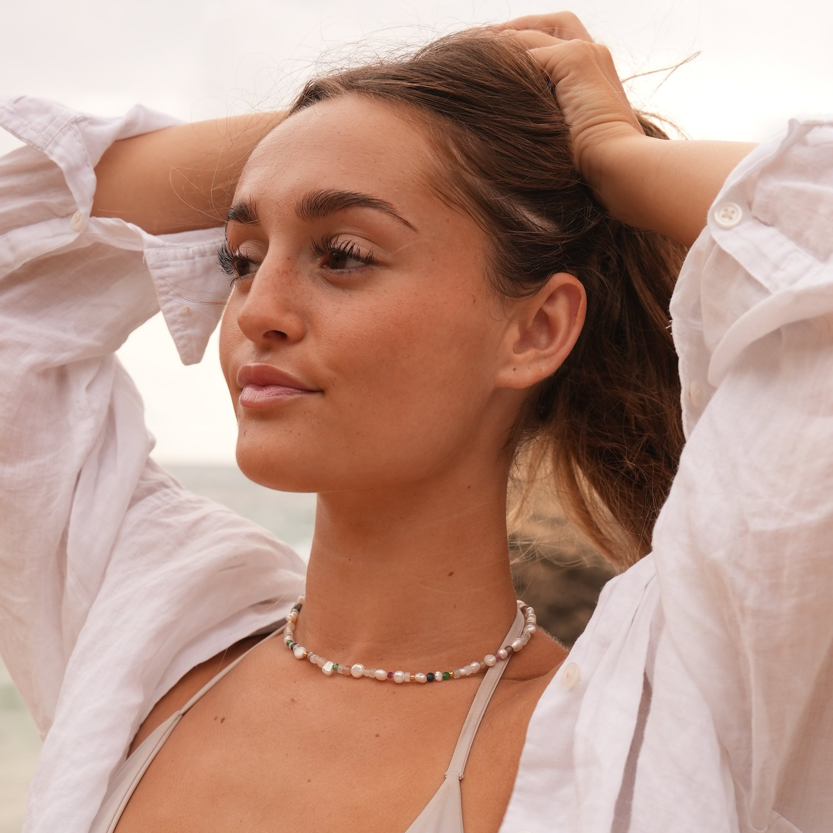 Klara – Collana dorata delicata con mini perle