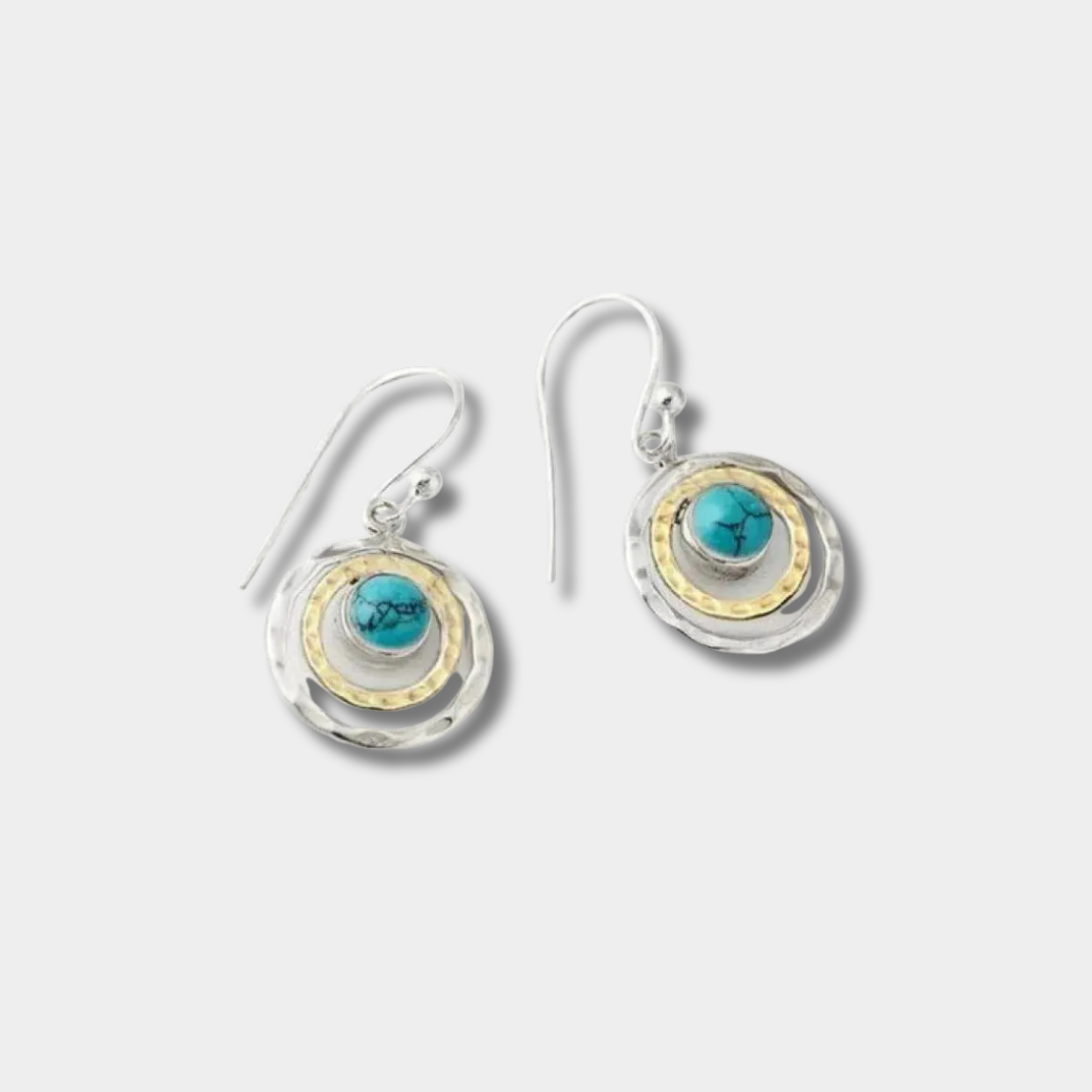 Anna-Sofie – Orecchini Boho Saturn con pietra turchese in argento e oro