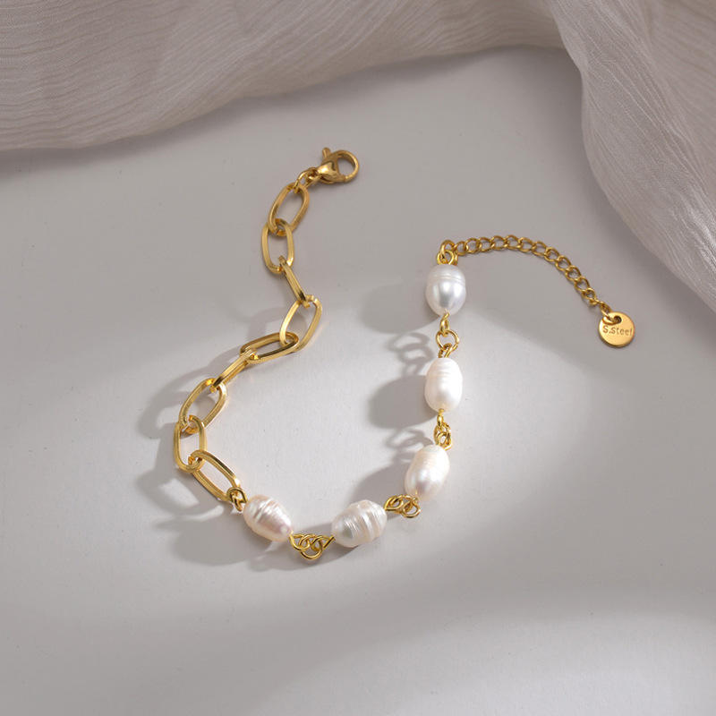 Olivia – Bracciale di perle lucide con cuore.