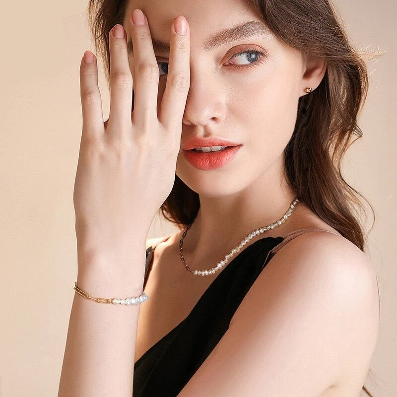 Livia – Collana dorata delicata con struttura a maglie