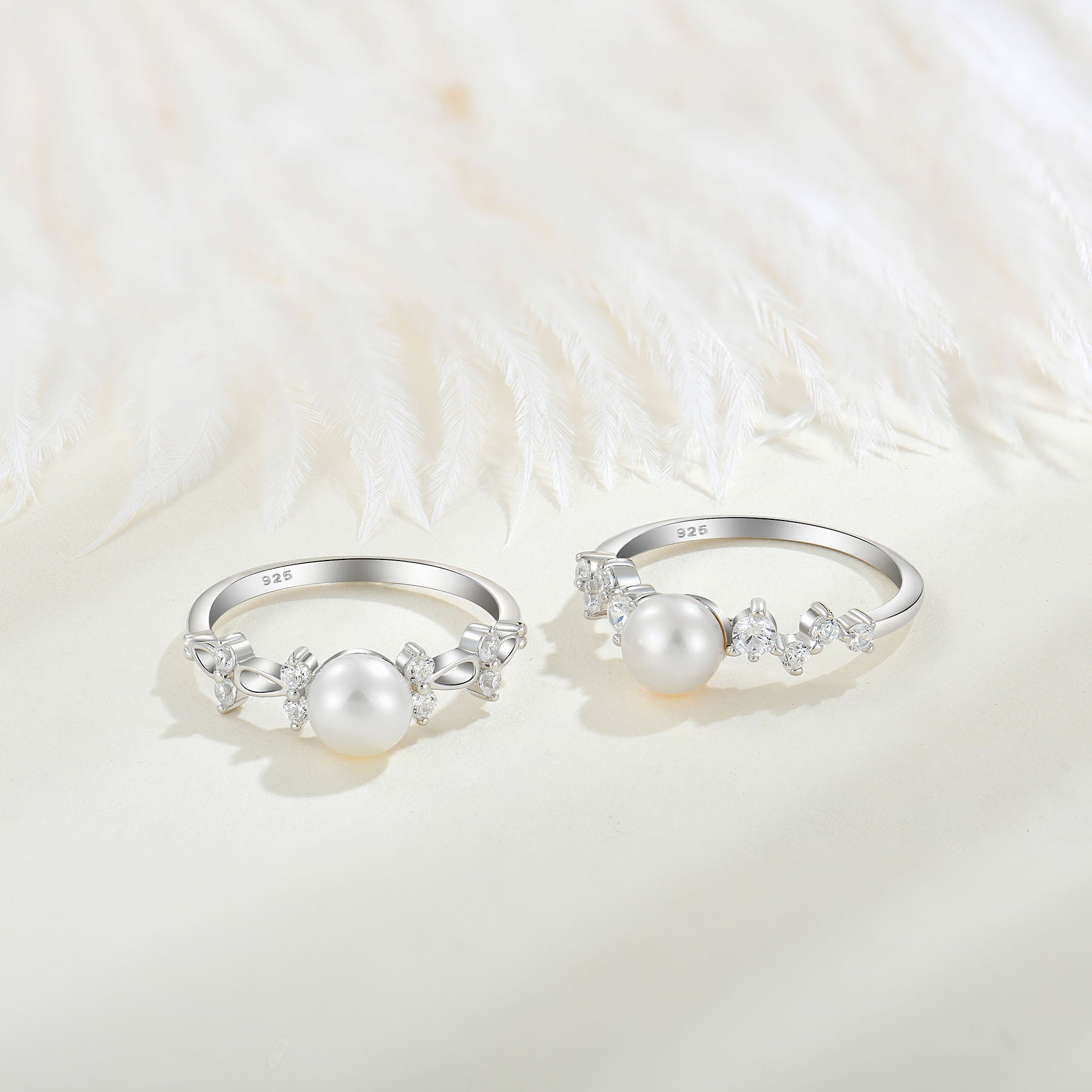 Leni – Delicati orecchini di perle con catena dorata.