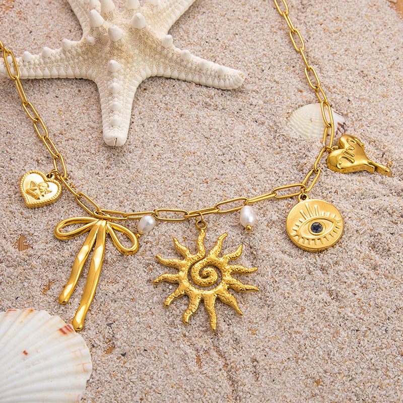 Emilie – Collana dorata delicata con piccoli pendenti