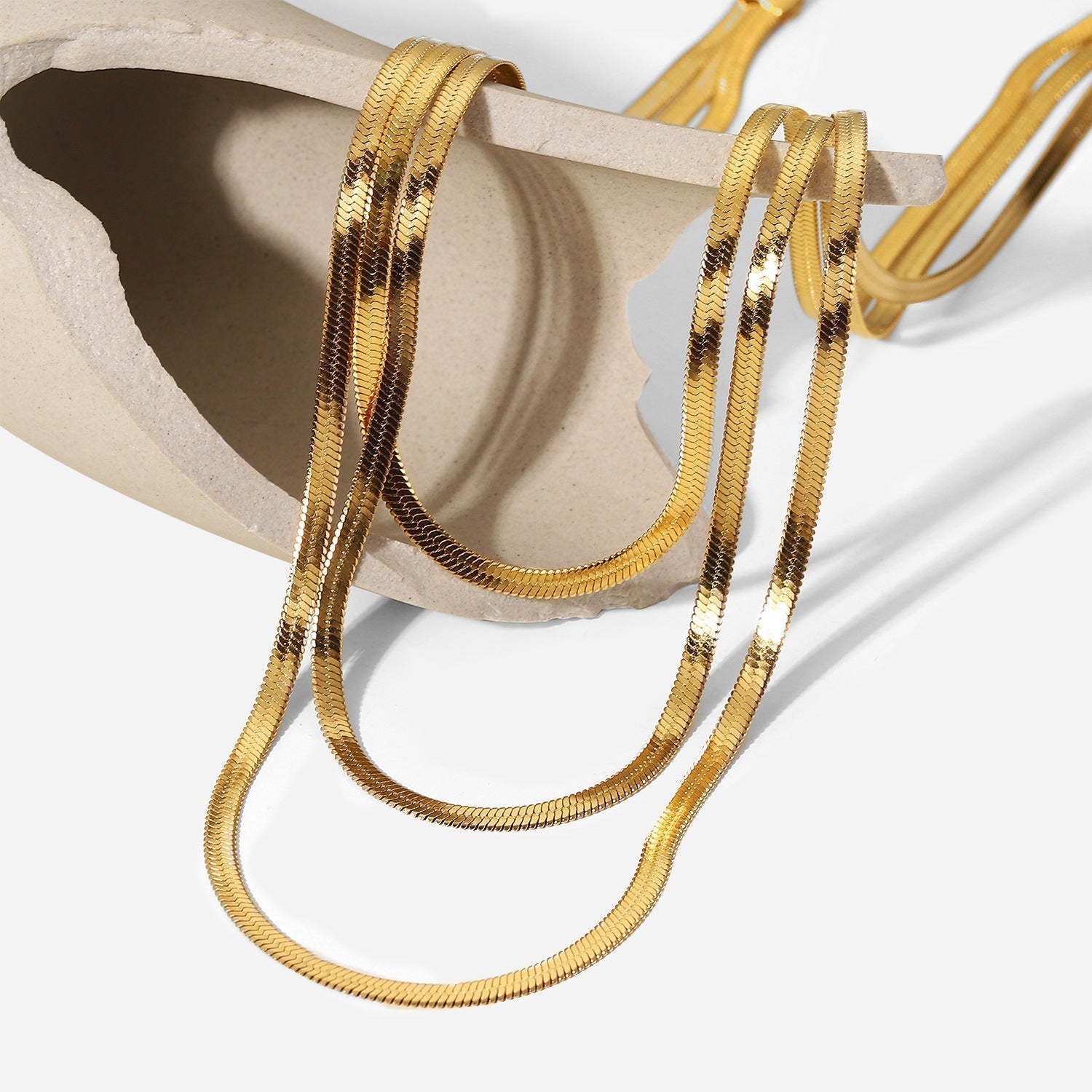 Sofia – Collana multistrato realizzata in oro fino.