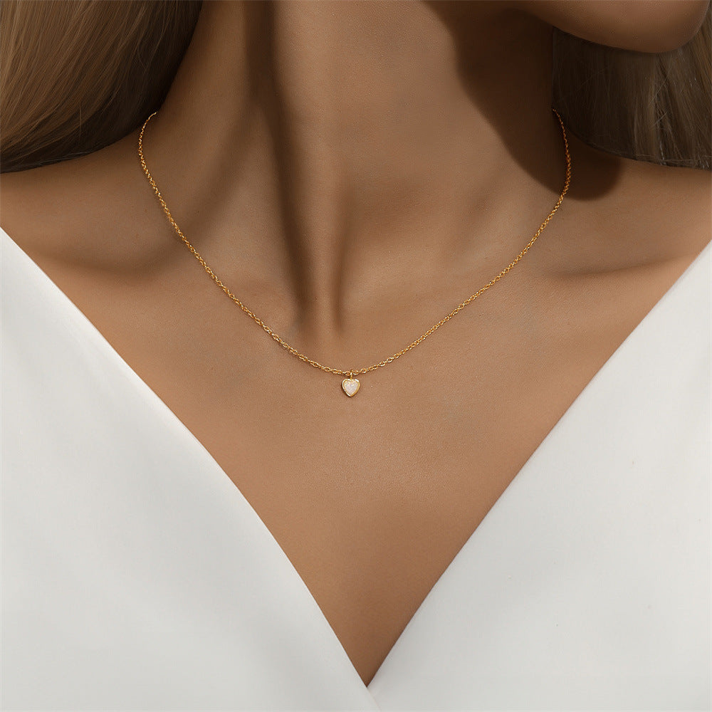 Helena – Catenina delicata in argento con piccolo pendente a cuore