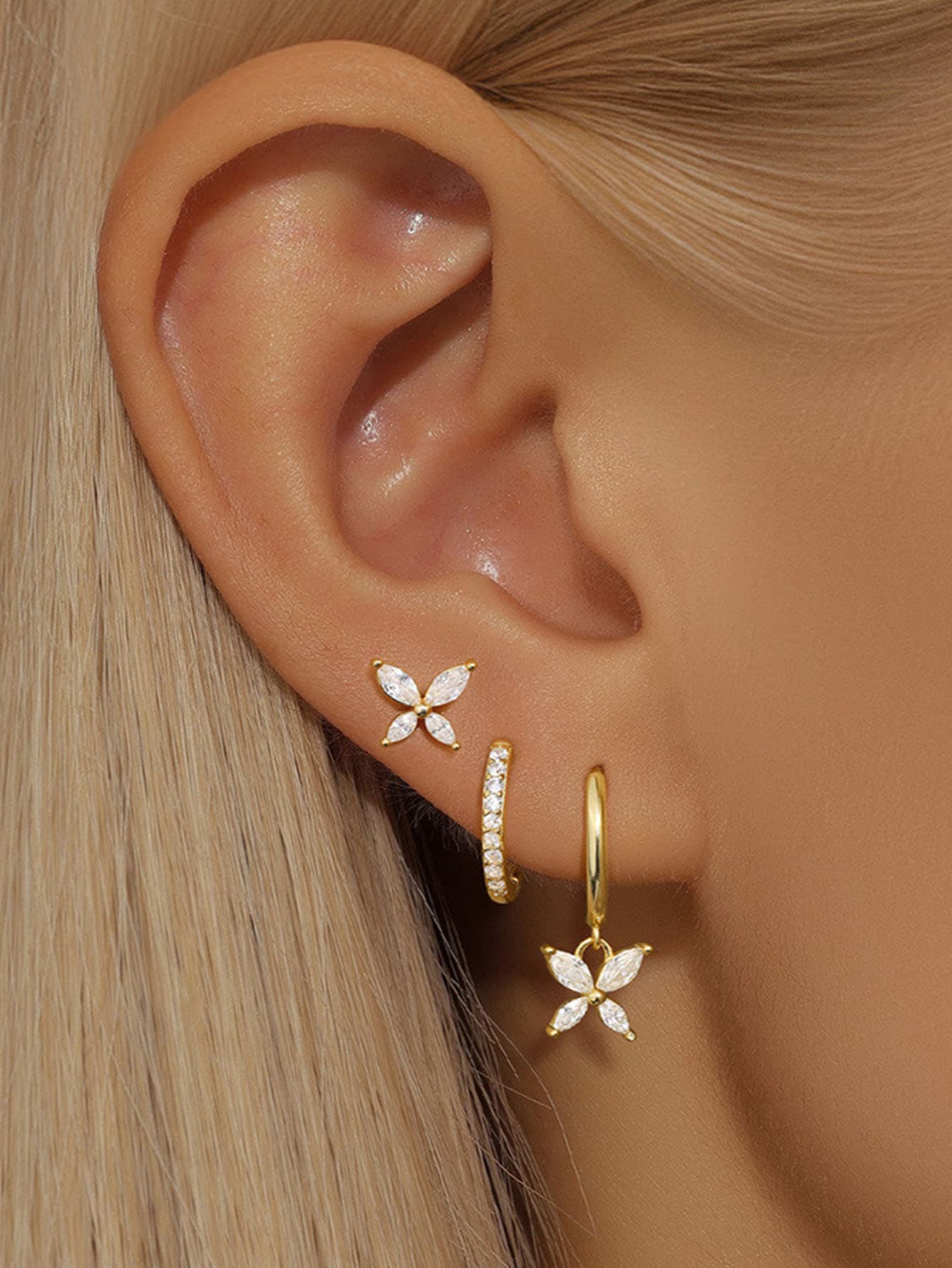 Patricia – Orecchini in oro dalla struttura delicata.