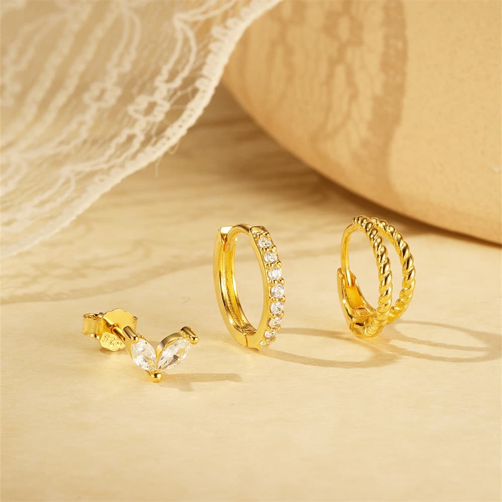 Mara – Orecchini in oro dal movimento delicato.