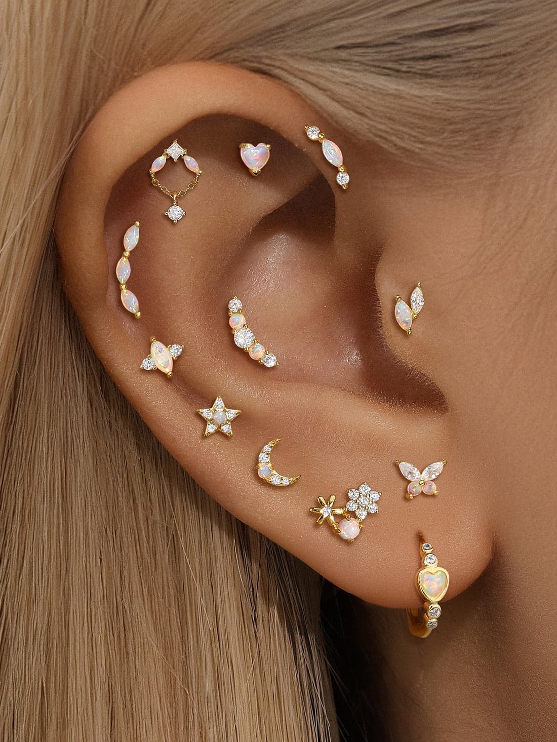 Monika – piccoli orecchini dall’eleganza discreta.