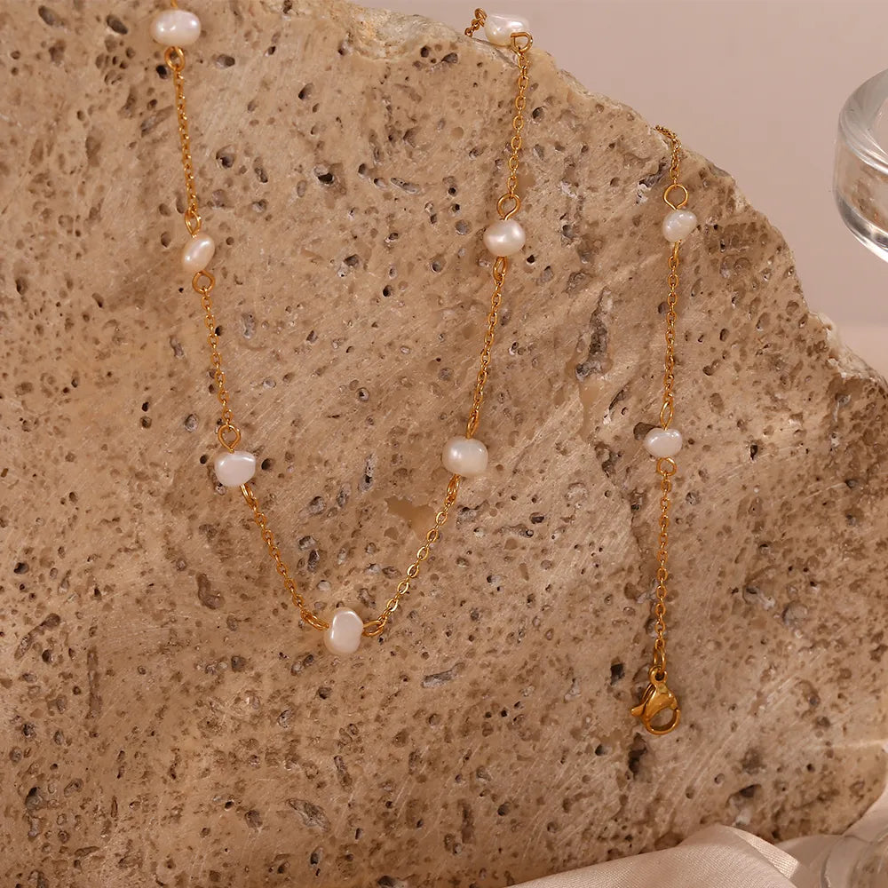 Greta – Collana dorata con delicati puntini