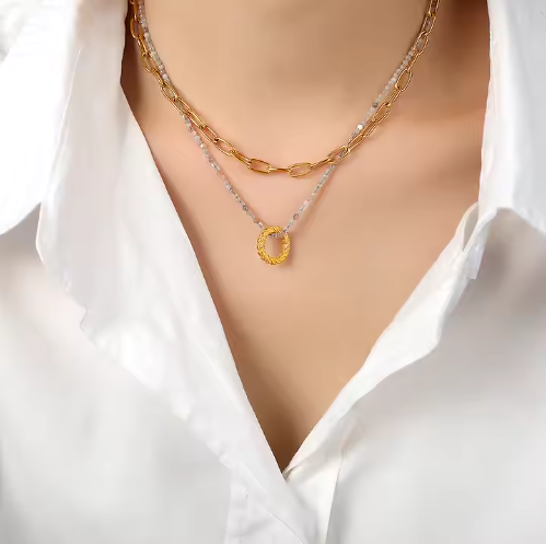 Luisa – Collana dorata a doppio strato con pendente