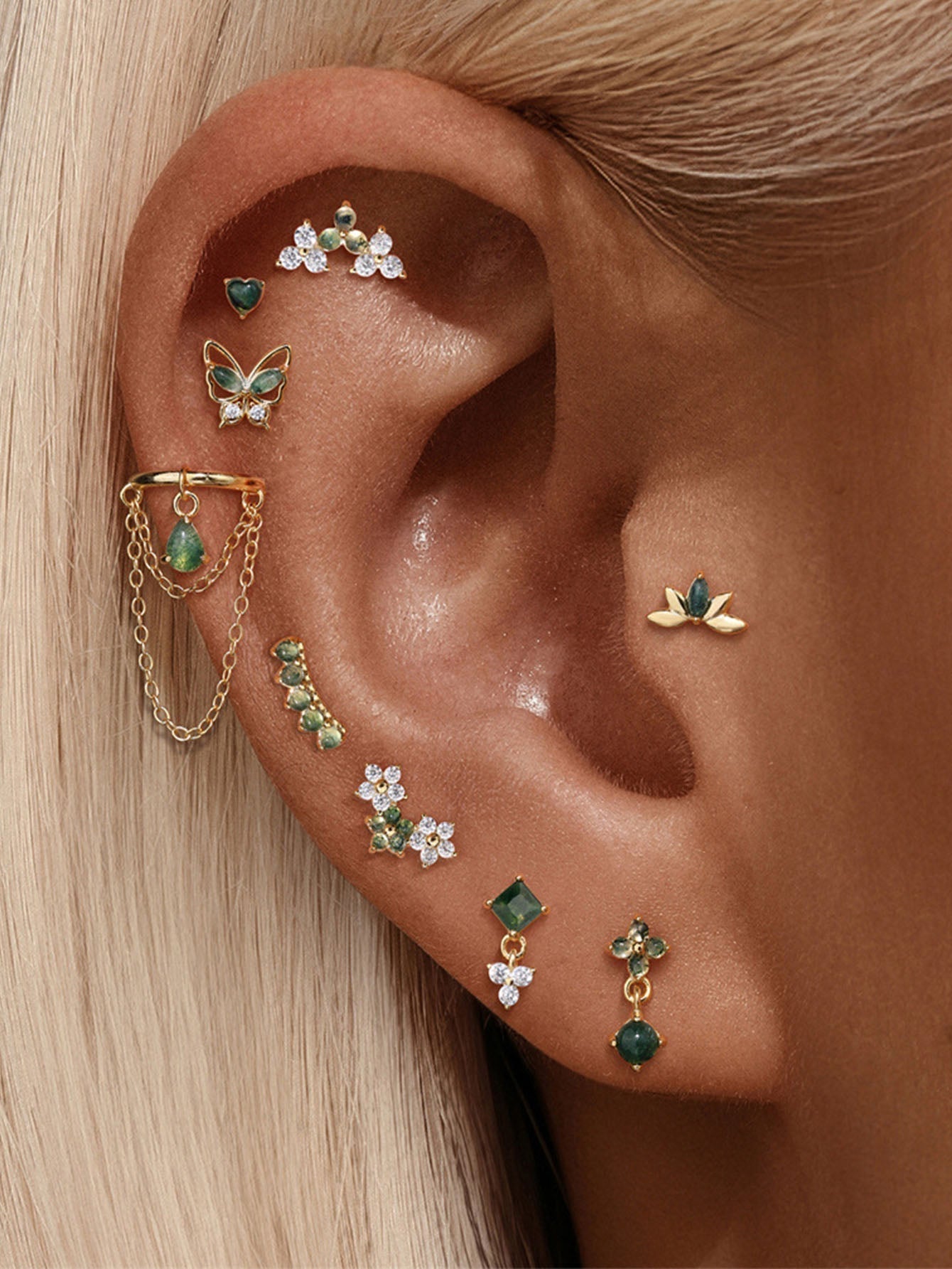 Annika – Orecchini in oro dalla forma pulita e moderna.