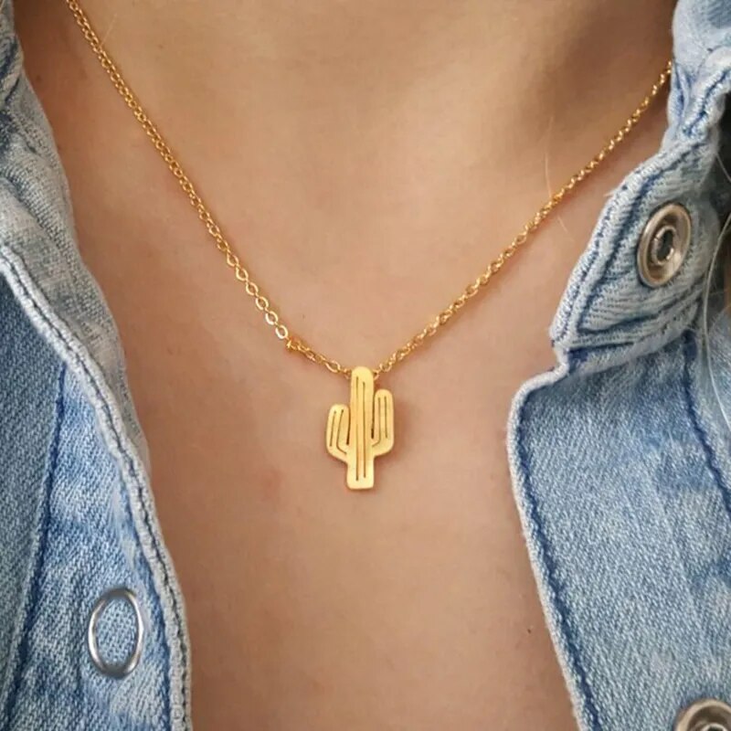 Amira – Collana dorata con pendente a forma di cactus