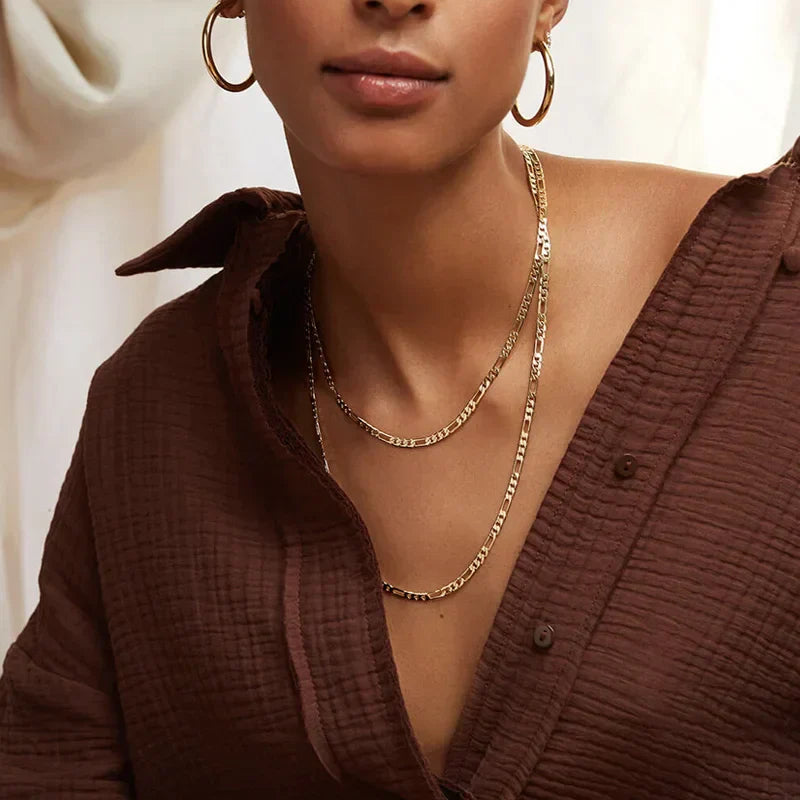 Valerie – Collana dorata con struttura semplice a maglie