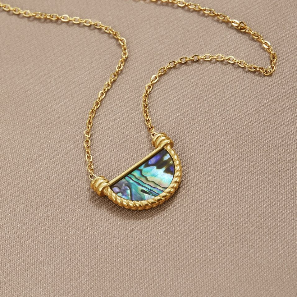 Nadja – Collana dorata con pendente in cristallo