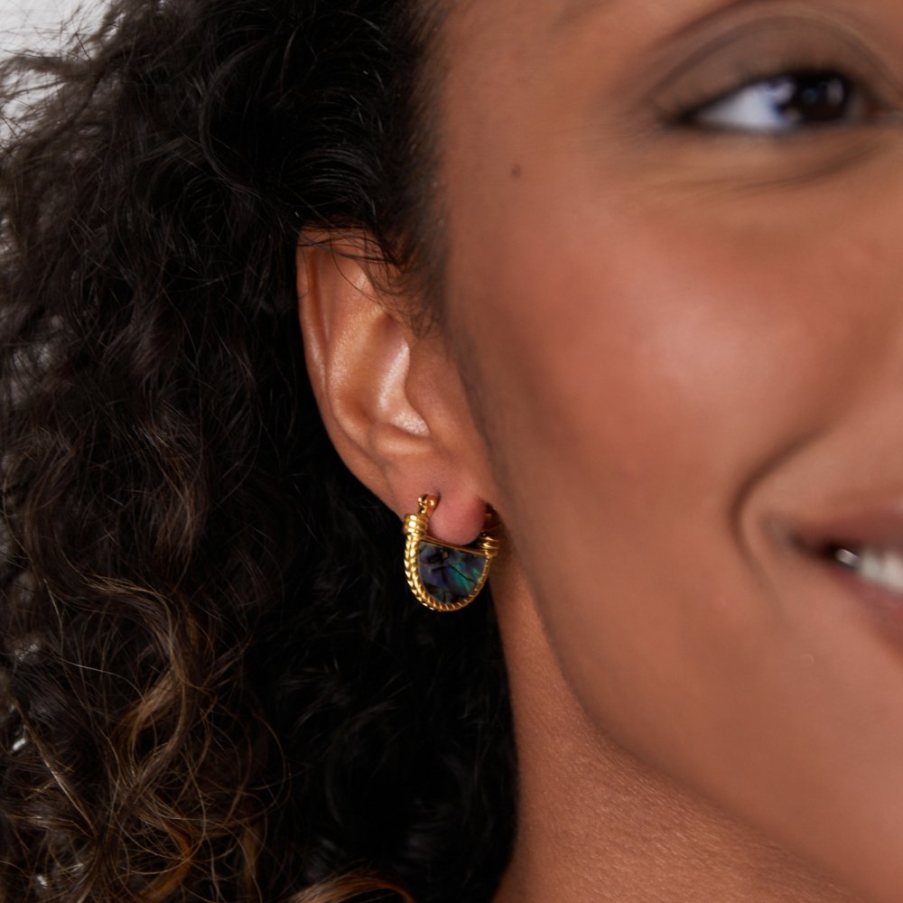 Nadja – Collana dorata con pendente in cristallo