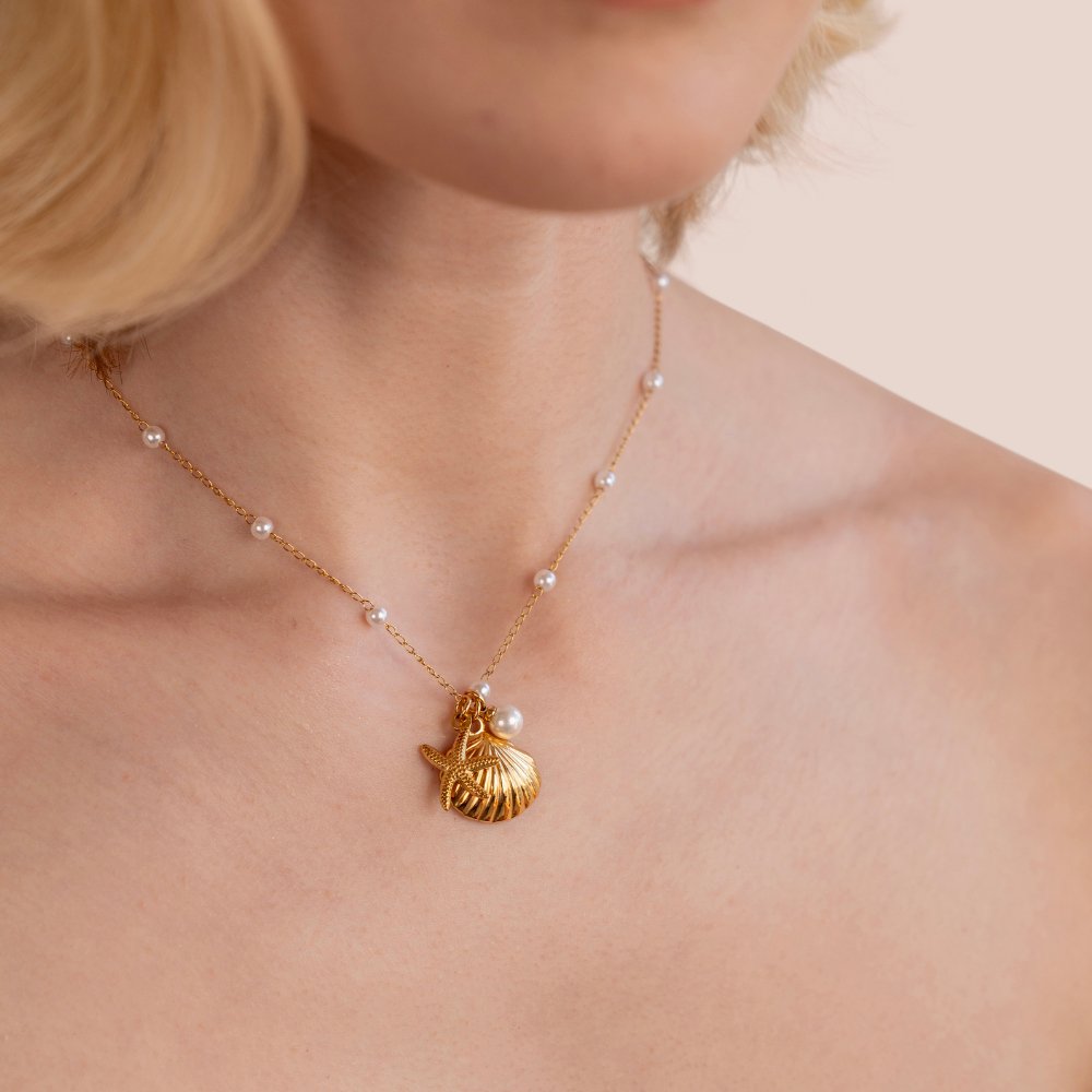Livia – Collana dorata con pietra a forma di goccia