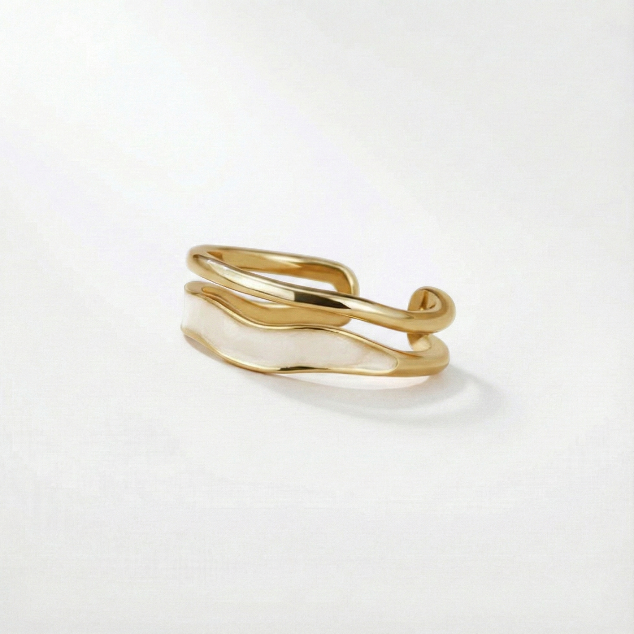 Beatrix – Anello in oro dalla silhouette semplice