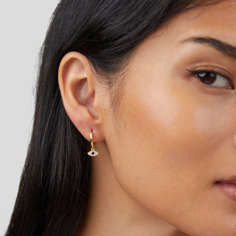 Luana – Orecchini in oro con una delicata perla.