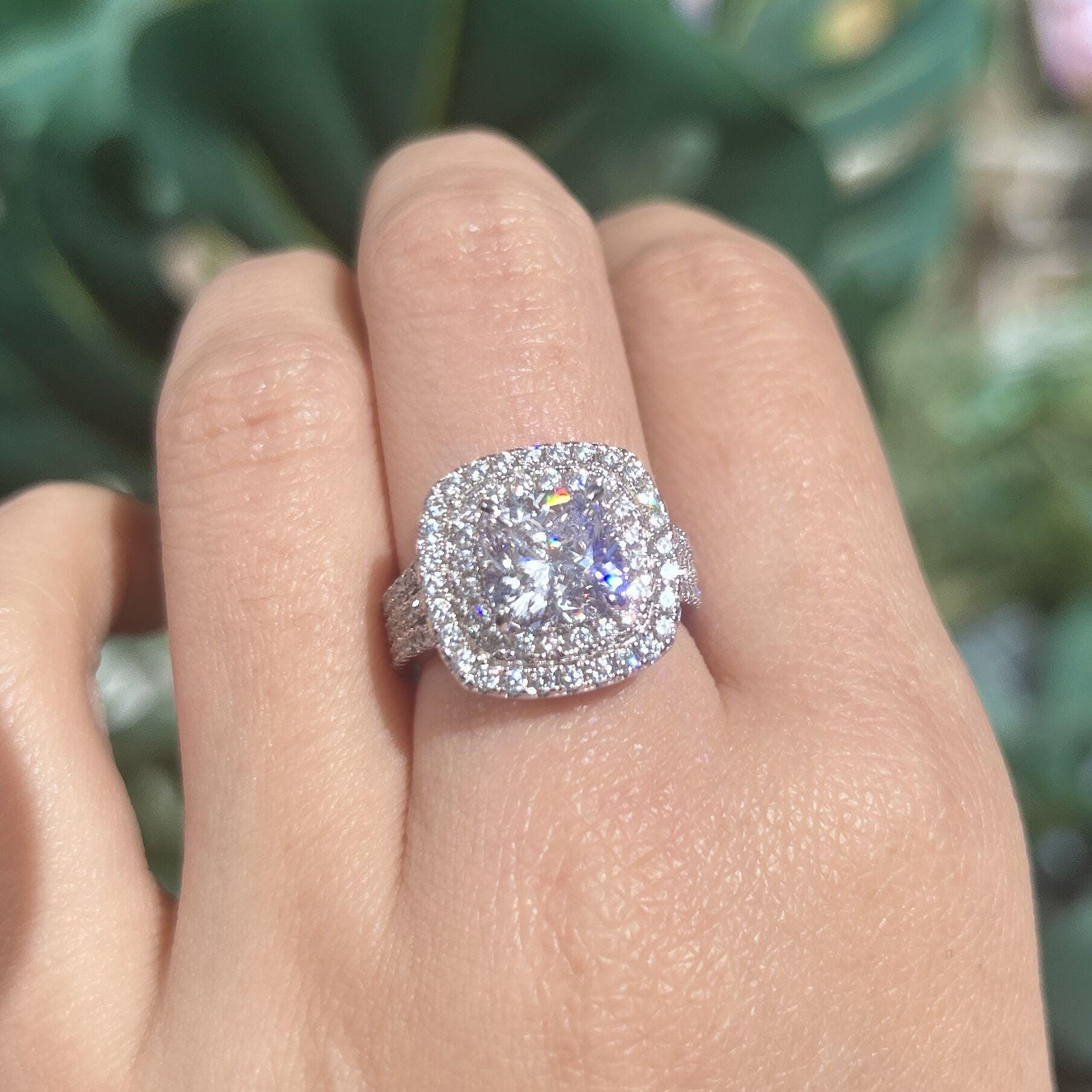 Frieda – Anello solitario con pietra rotonda.