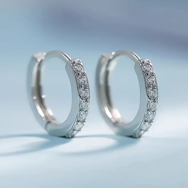 Nora – Orecchini in oro con pietre delicate.