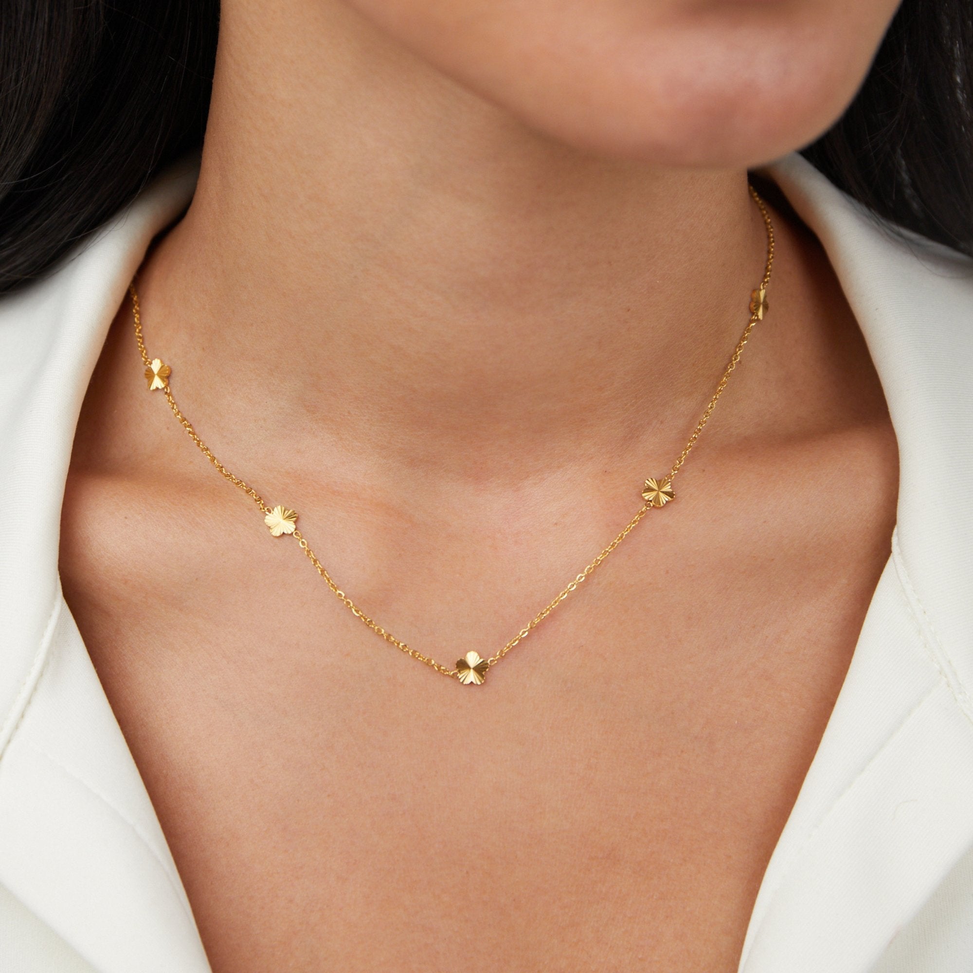 Lena – Collana dorata delicata con mini pendente