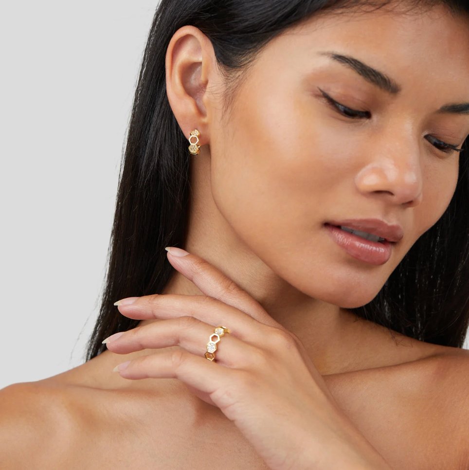 Friederike – Anello in oro con accento di perla