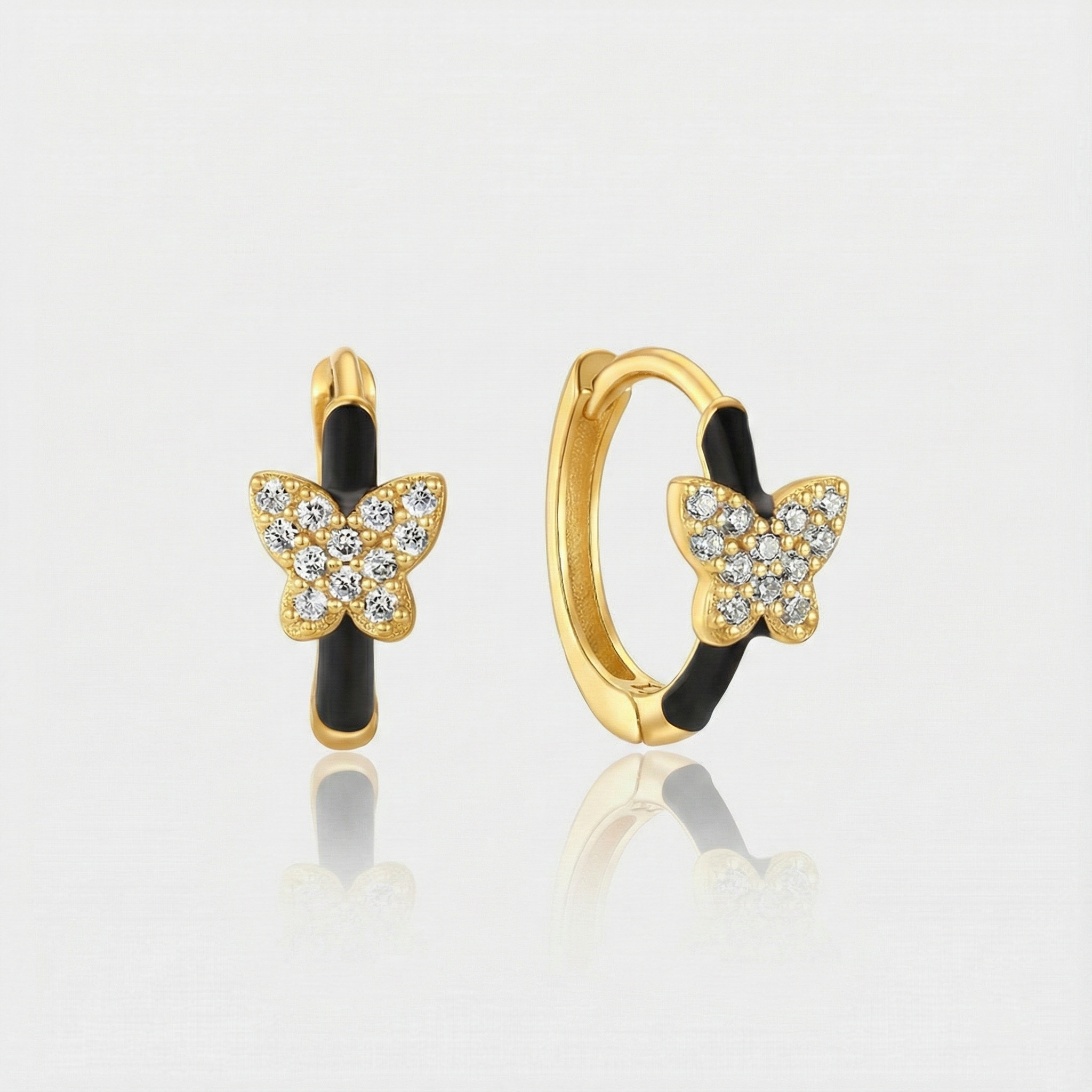 Theresia – Orecchini in oro dalla curva delicata.