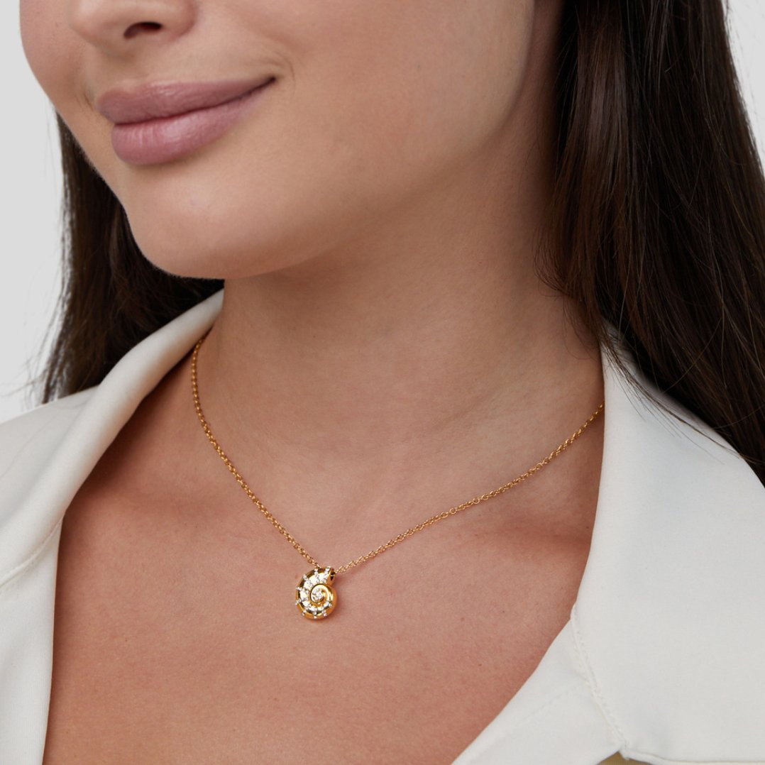 Veronica – Collana dorata con struttura a cuore