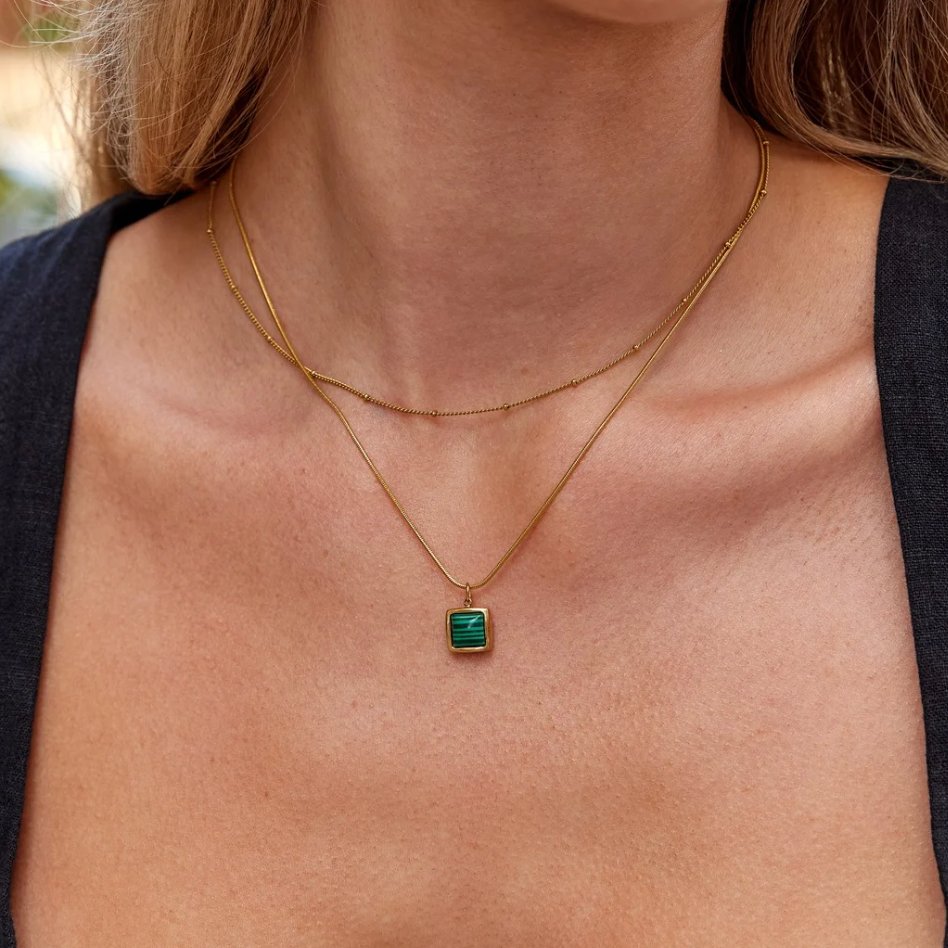 Fiona – Collana dorata con mini charm