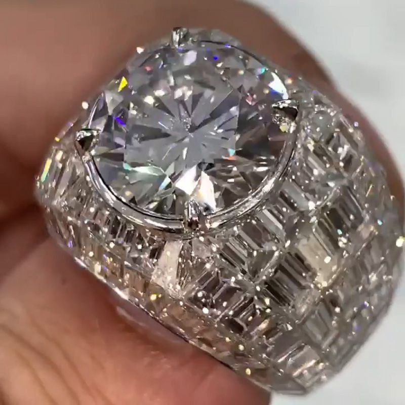 Anna-Lena – Anello in argento con diamanti taglio rotondo.