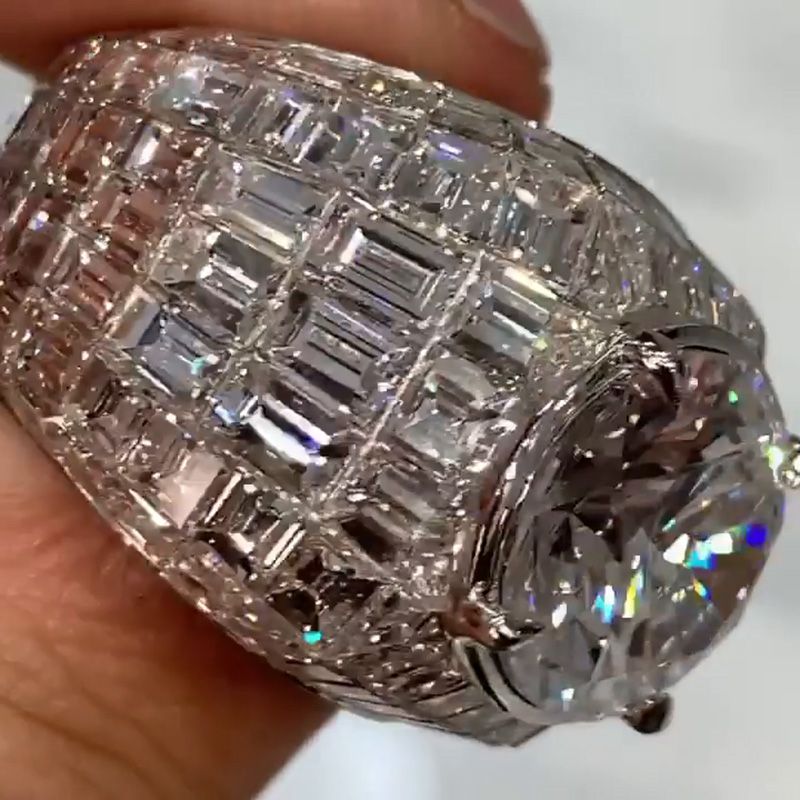 Anna-Lena – Anello in argento con diamanti taglio rotondo.