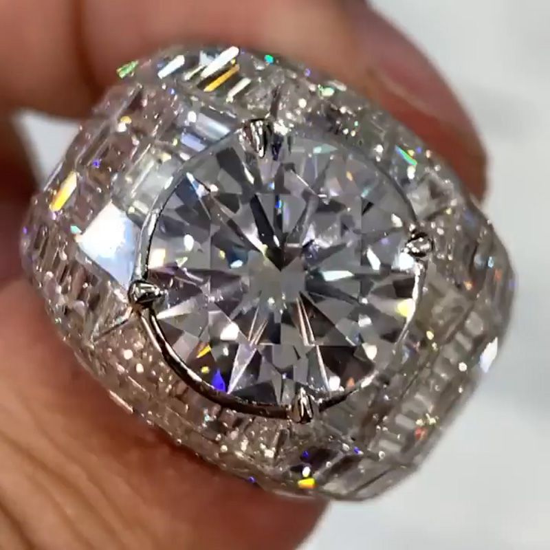 Anna-Lena – Anello in argento con diamanti taglio rotondo.