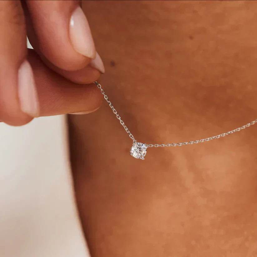 Collana Klára con pietra moissanite